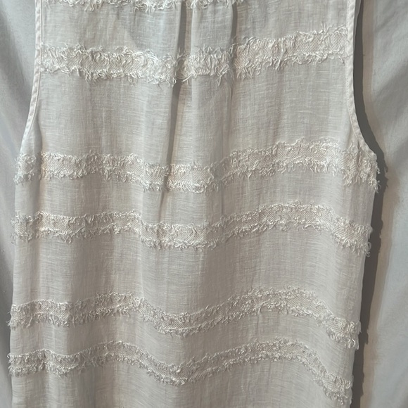 Vince Camuto White Textured Eyelash Sleeveless Top Size Medium - Picture 6 of 7